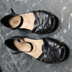 Women's Black Leather 8.5 Clarks Bendables Mary Janes